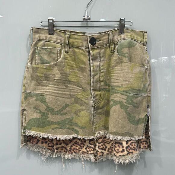 One Teaspoon Women's Green Cheetah Print Army Camo Denim Cut Off Mini Skirt 28 - Picture 1 of 6